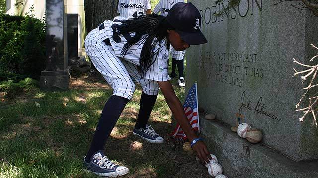 when   Marian anderson dad died at age 34