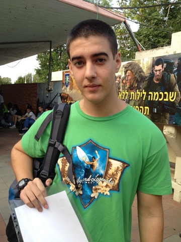 אח שלי מתגייס לצבא