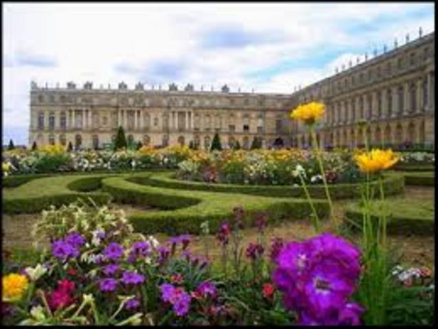 Louis XIV builds the palace of Versailles