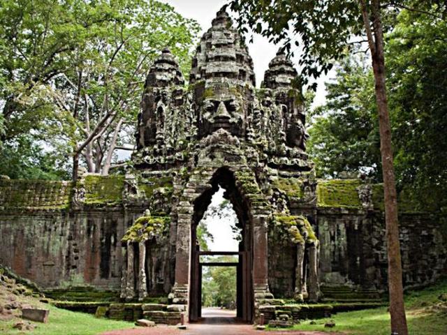 Angkor visited by french naturalist
