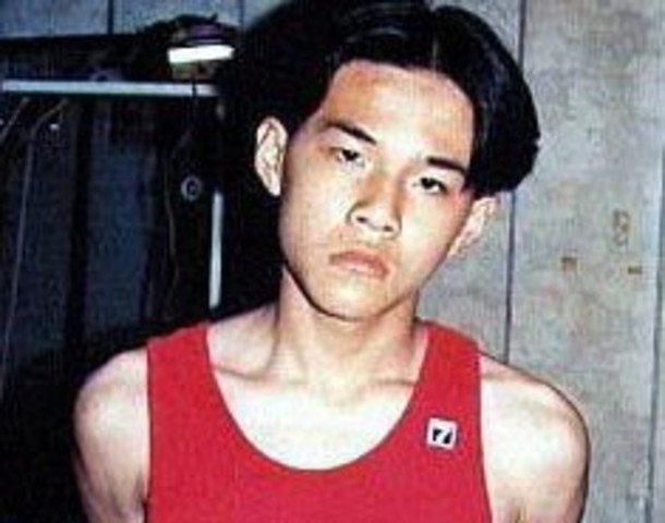 获台湾TVBS-G《超级新人王》年度亚军，同年毕业於淡江高中音乐班。