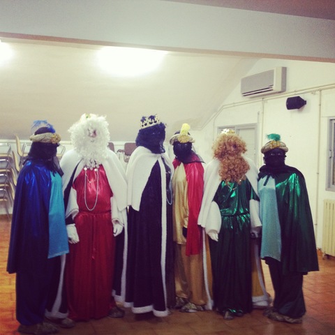 Vestidos de reyes en la cabalgata.