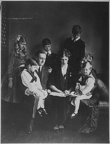 Eleanor makes her family