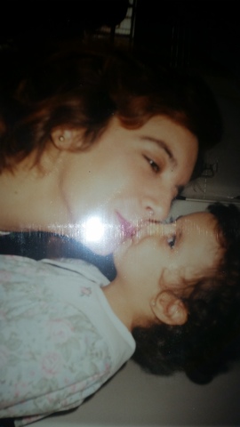 Dandole un besito a mi tita