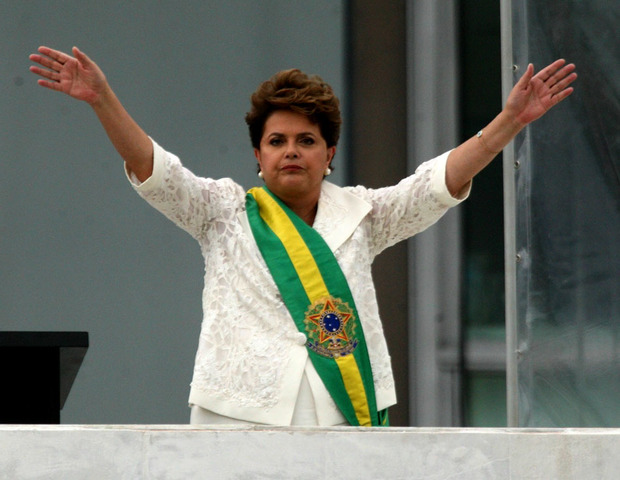 Política - Dilma reeleita