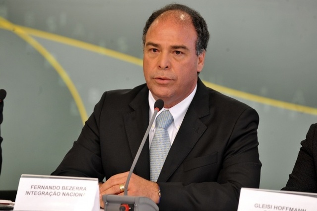 Ministro Fernando Bezerra renuncia.