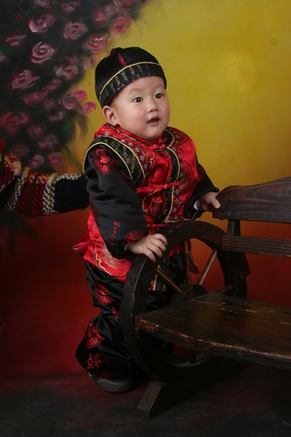 Wear Traditional Costume at Chinese New Year