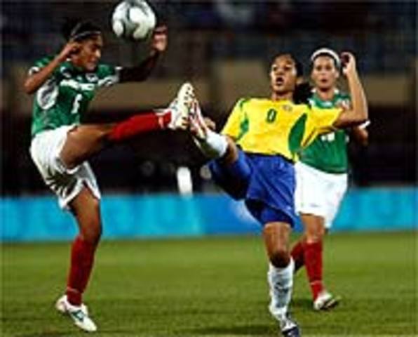 Esportes - Brasil goleia o México e alcança "média olímpica"