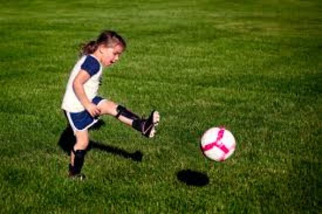 Yo aprendí a jugar al fútbol por la primera vez.