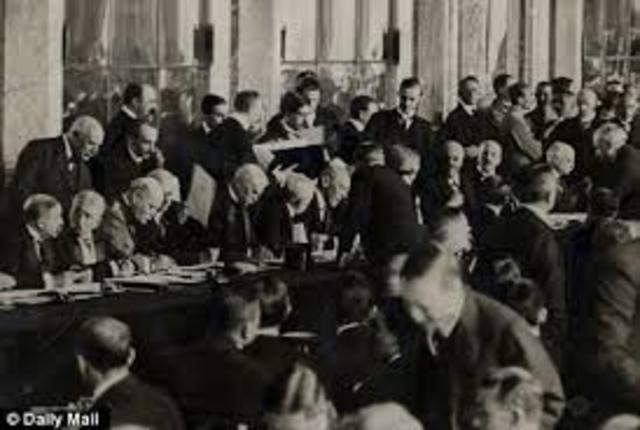 Signing Treaty of Versailles