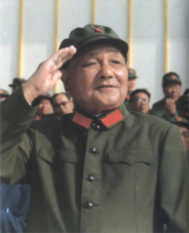 Deng Xiaoping assume o governo