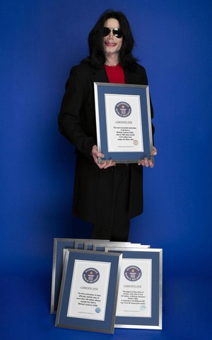 Vida Michael- Michael recebe oito Guinness World Records