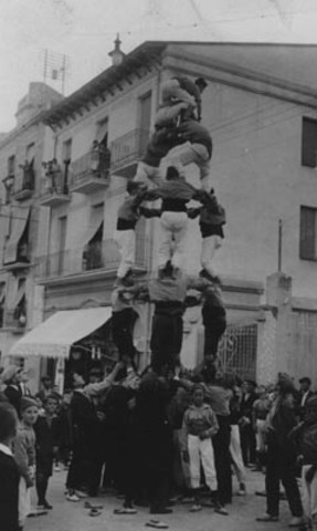 Per la Candelera, apareixen a Valls els primers pilars.