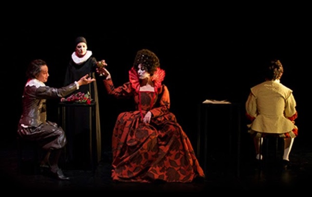 Criação de espectáculos como Dramaturga, Dramatologista, Co-autora ou encenadora