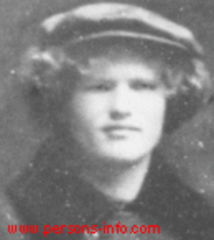 Выход первых рассказов Ерошенко.