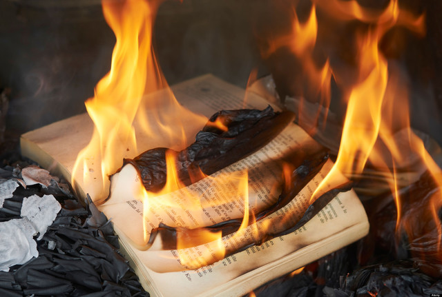 Montag is burning books