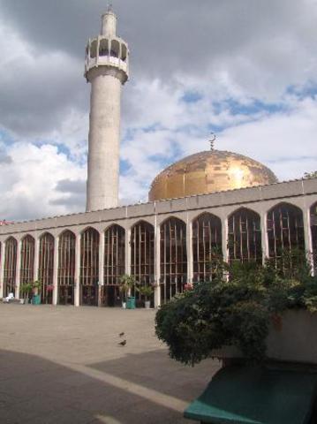 Central Mosque established in Paris