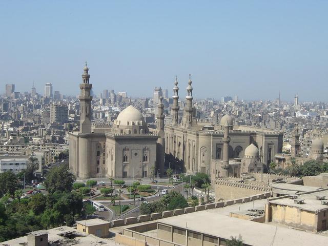 LOS ÁRABES CONQUISTAN EGIPTO Y FUNDAN EL CAIRO.