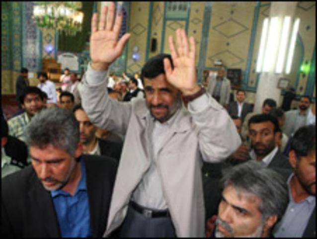 Mahmoud Ahmadinejad é reeleito no Irã