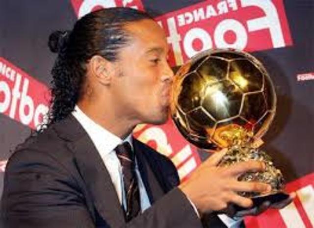 Esporte-Ronaldinho é eleito o melhor do mundo pela segunda vez