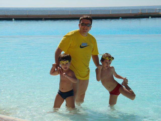 Enzo na maior piscina do mundo