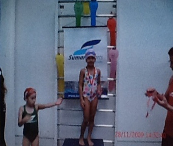 Ana- medalha de natação