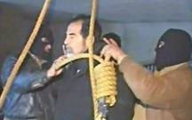 Saddam Hussein é executado na forca em Bagdá