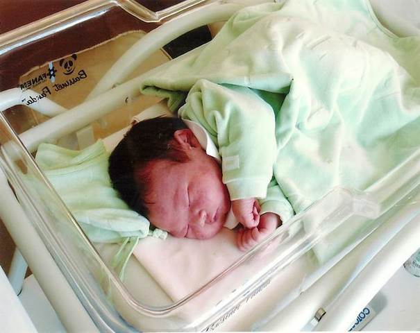 NICOLAS-Nascimento do irmão do Nicolas