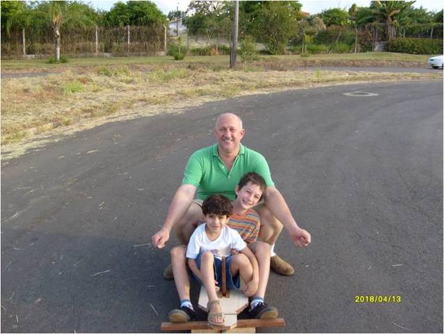 Descendo no carrinho de rolimã - Antônio