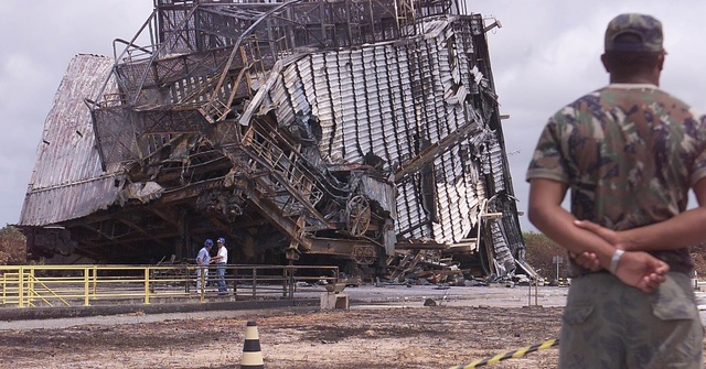 Acidente causa explosão de foguete