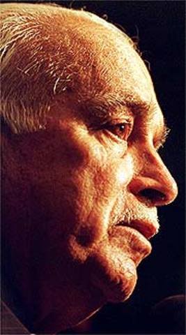 Cena política foi marcada por renúncias