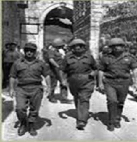 יצחק רבין שירת בצה''ל משנת 1948 - 1967.