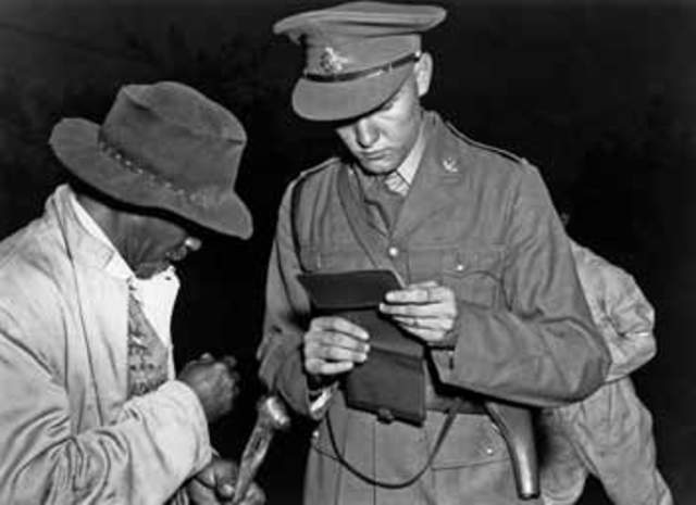 a grope of black refused to crey ther pasis