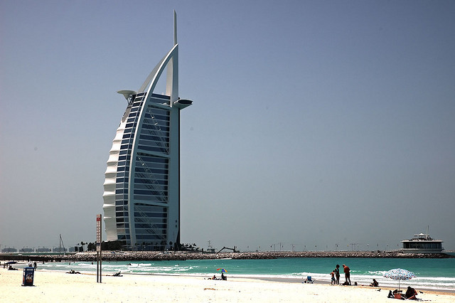 Es inaugurado el hotel Burj Al Arab