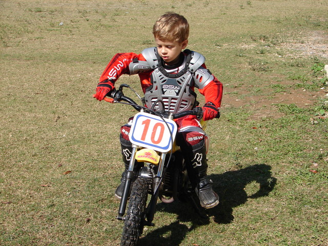 eu aprendi a andar de moto e de bicicleta