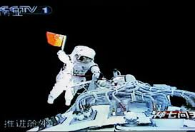 Zhai Zhigang e a primeira caminhada no espaço!