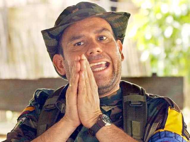 Carlos Castaño se hace al mando de las AUC tras la muerte de su hermano Fidel