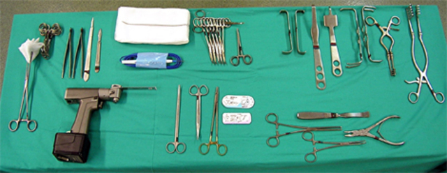 Instrumental quirúrgico, por ejemplo el separador intercostal a cremallera