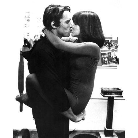 Шварценеггер снимается в фильме «Оставайся голодным» вместе с Салли Филд, Джеффом Бриджесом и Робертом Инглундом.