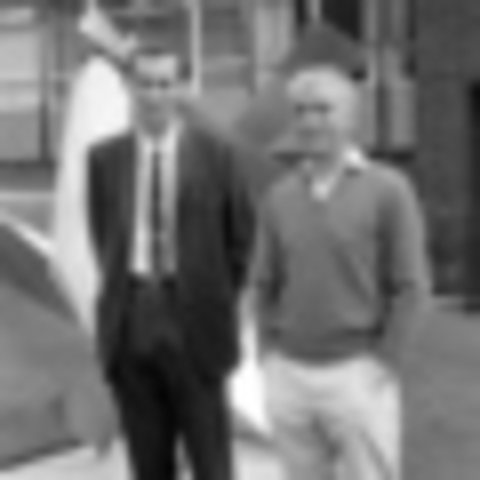 Frederick John Vine junto a Drummond Matthews.