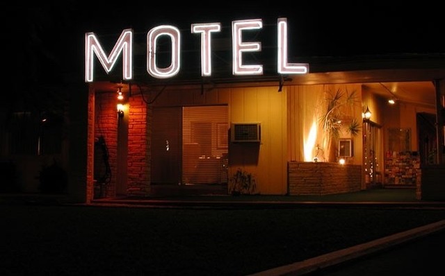 1ra. Rev. Motelera por Howard J. Y K. Wlison