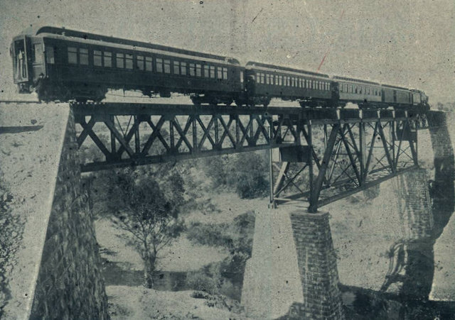 Se crean los Ferrocarriles Nacionales.