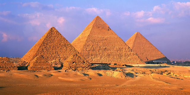 Pirámides de Gizeh.2551 a.C.