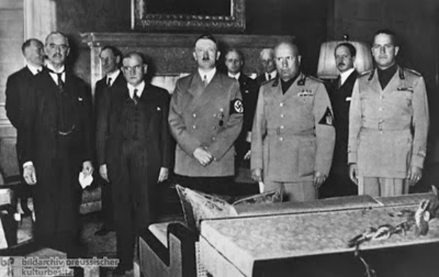 Hitler meets secretly with his top military advisorss