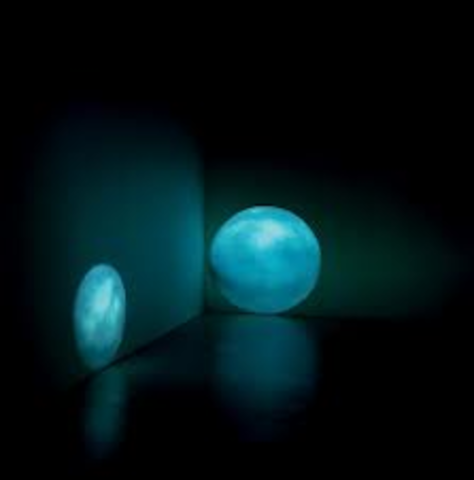 Publicó "Lunar (Moonspace)"