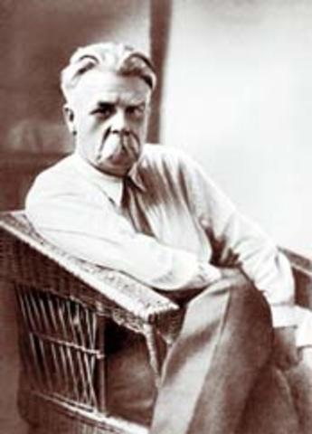 Nikolai Koltsov saw cytoskeleton for the first time.