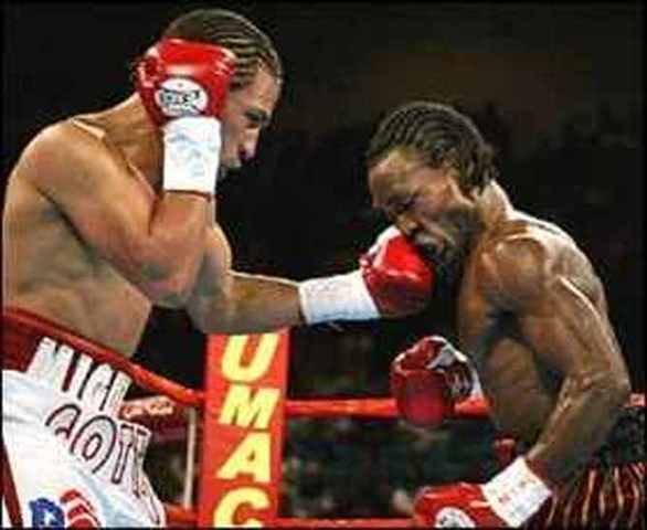 Campeón súper ligero Fedelatin de la AMB.