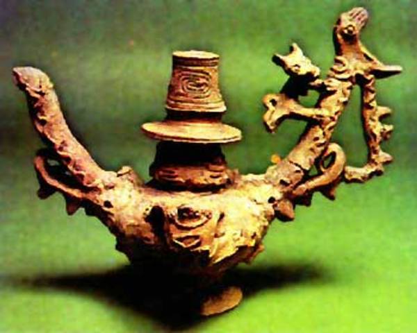 surgem os primeiros artefatos feitos com barro