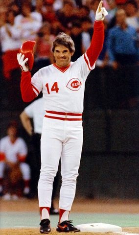 Pete Rose breaks hit record