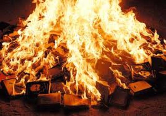 Moderna-Destrucciòn de Libros Hebreos por Orden del Papa Julio lll